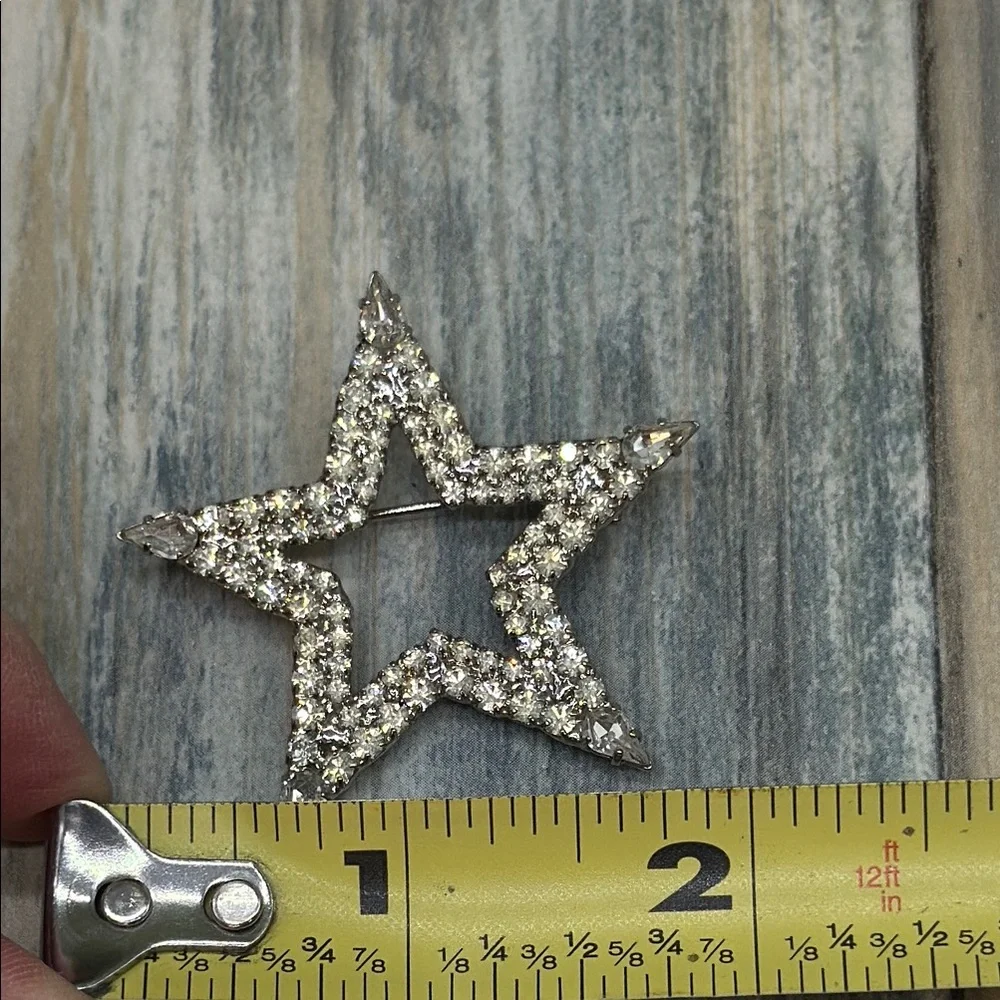 ⭐️Bauer vintage Silver Star rhinestone brooch pin